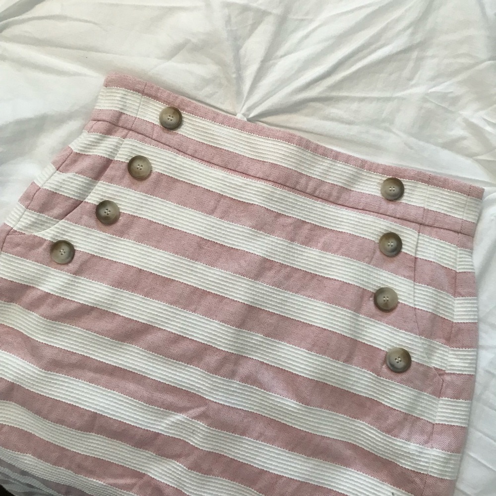 Loft red and white striped skirt size 4 pockets